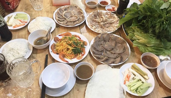 Nhà hàng Đồng Xanh nổi tiếng với món heo